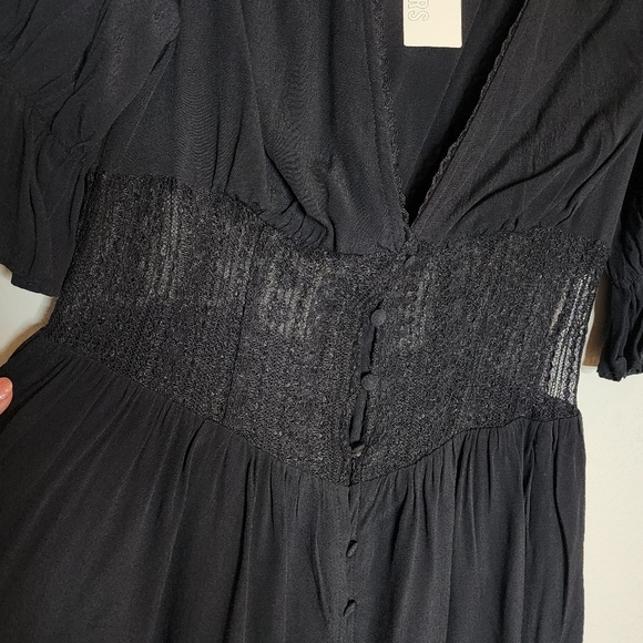 NWT Urban Outfitters Black Lace Romper Viscose Size Medium. - Picture 12 of 16